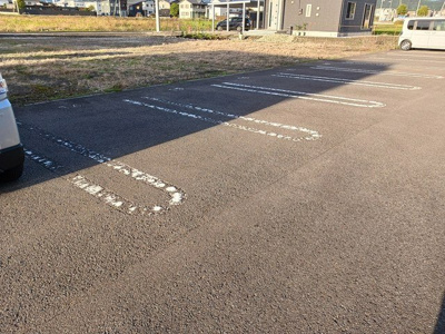 【駐車場】 | プロムナ－ドＫ | 駐車場に車を止められます