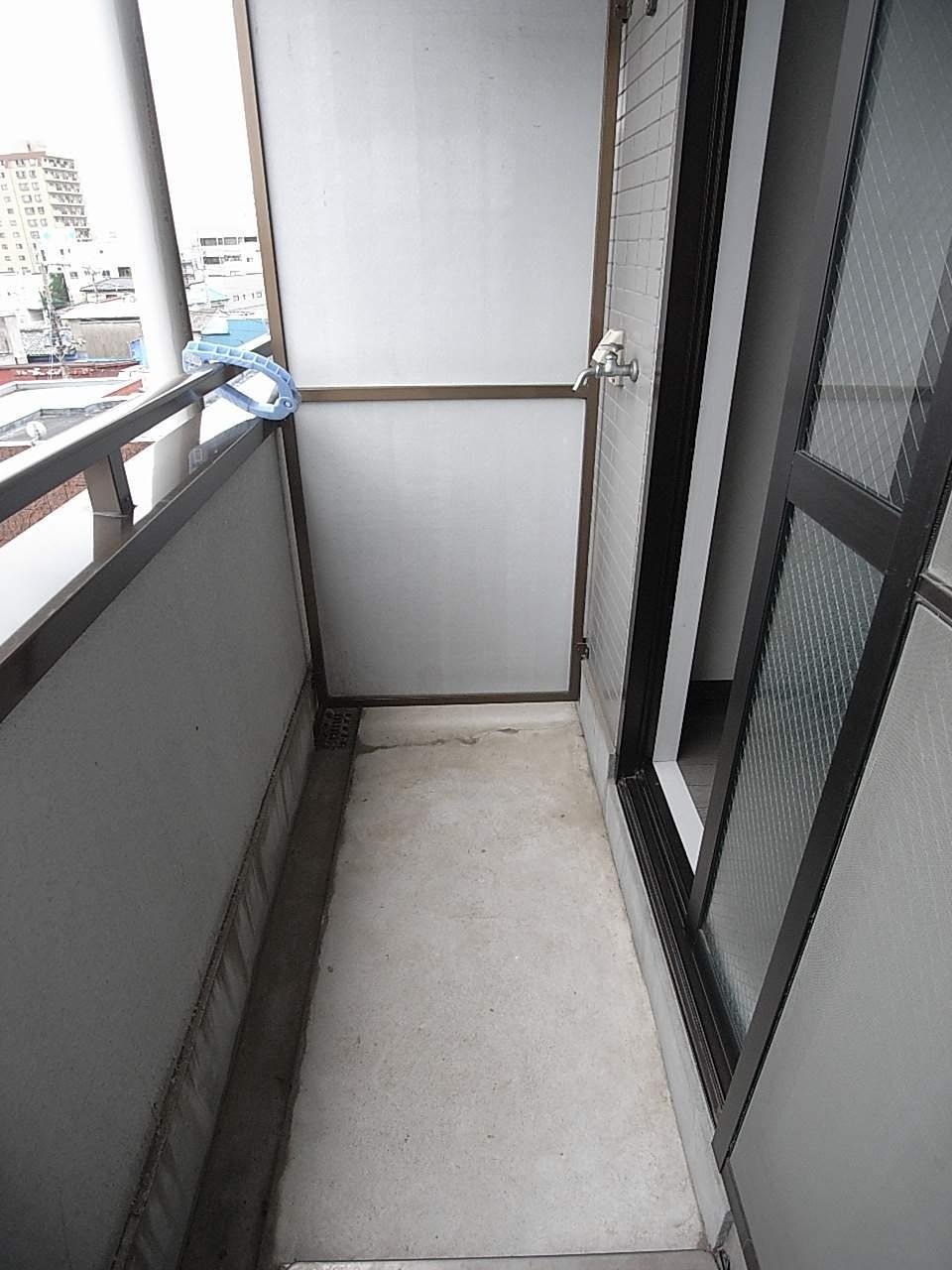 協栄マンションOYAMAのバルコニー