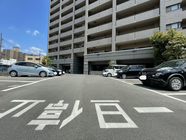 サーパスシティ大供の駐車場