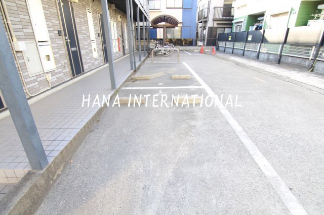 ロイヤル行徳の駐車場