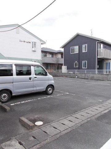 ニューカームマキの駐車場