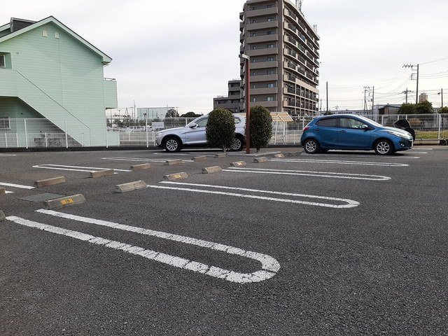 プラシードの駐車場