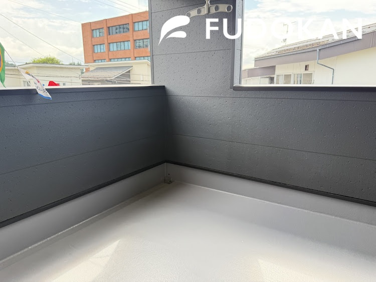 山形市あさひ町第1【新築建売】1号棟のバルコニー|洗濯は外干ししたいけど、外の目やお天気が気になる方注目です。