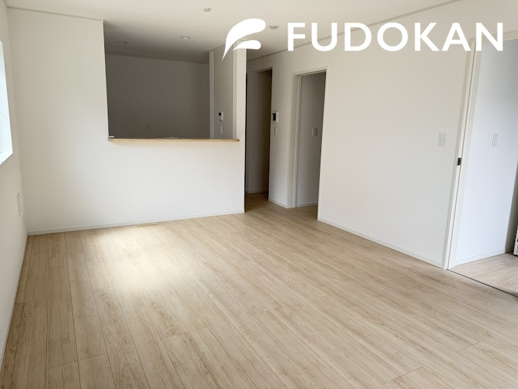 山形市あさひ町第1【新築建売】1号棟の居間・リビング|リビングは広々です。家族の団欒の場として家庭を包みます。