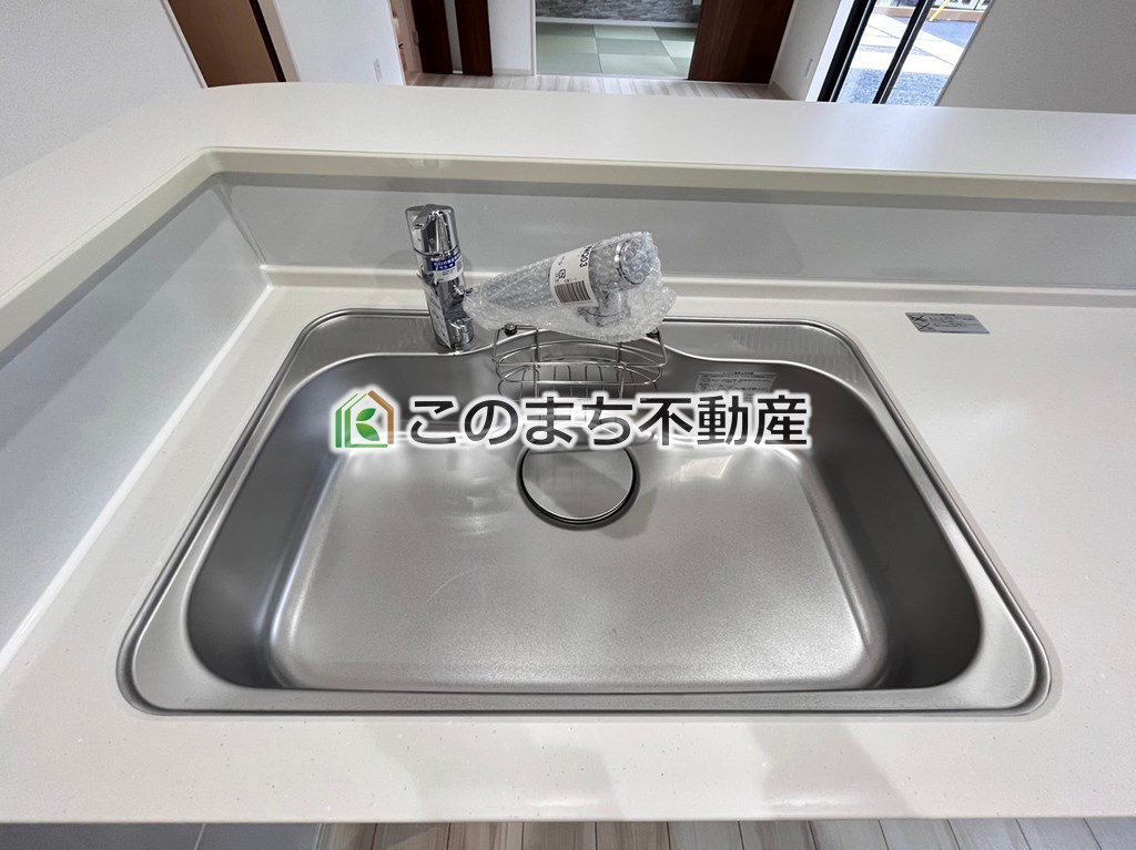 グラファーレ那須塩原市太夫塚のキッチン|同社施工物件の写真です。※建具やフローリング、その他仕様が違う場合がございます。