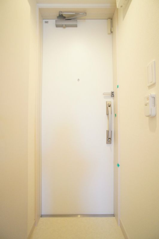 横浜市港南区港南台６丁目の賃貸マンションの玄関