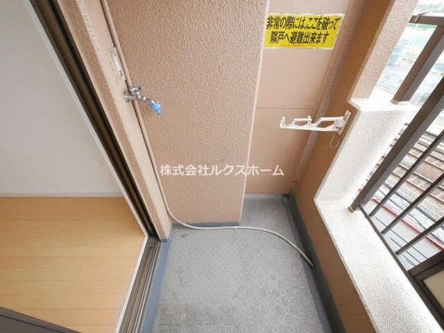 コーポスクエア24のバルコニー|お洗濯にも便利なバルコニー付き