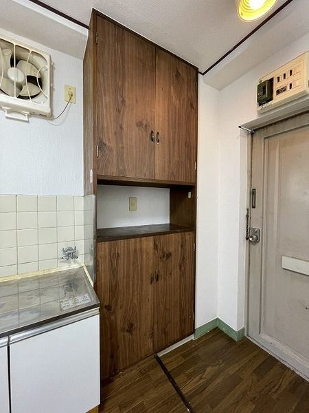 マツエコーポラスの玄関