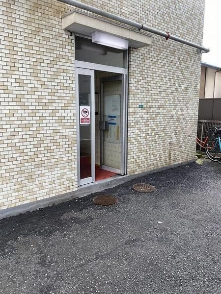 マツエコーポラスのエントランス