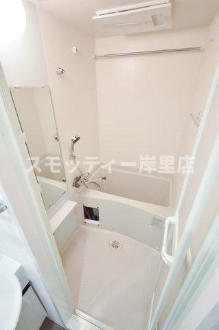 クレアグレイス岸里の浴室