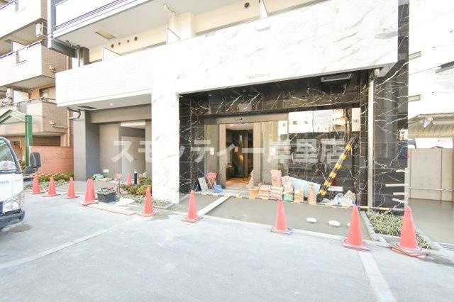 クレアグレイス岸里のエントランス