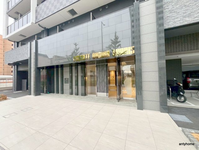 ファステート難波ミライズ　仲介手数料無料のエントランス