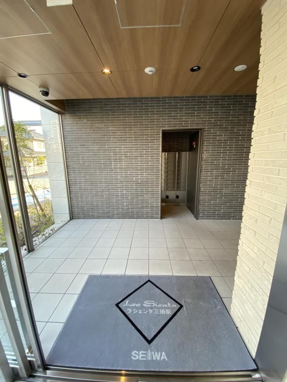 ラシェンタ三田駅のエントランス