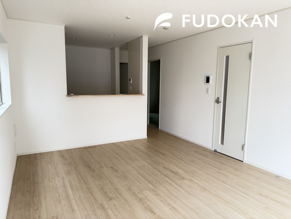 山形市あさひ町第1【新築建売】2号棟の居間・リビング|リビングは広々です。家族の団欒の場として家庭を包みます。