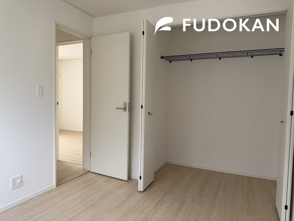山形市あさひ町第1【新築建売】2号棟の洋室|洋室もそれぞれ収納スペースが完備されております。