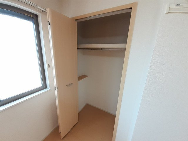 グリーンステージⅢ番館の収納|こまごまとしたものを収納できそうですね