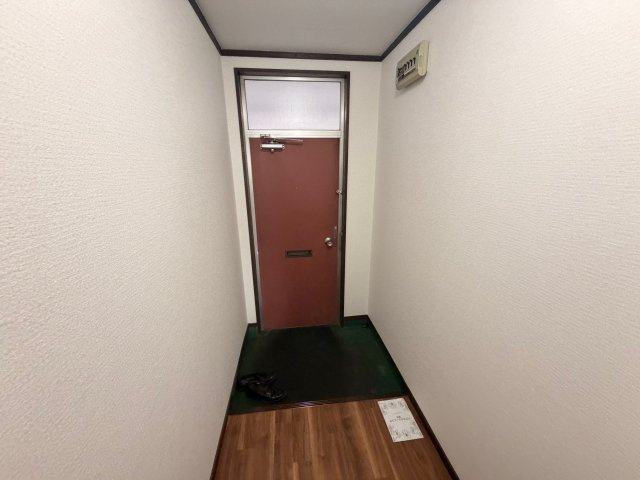 水尾グリーンハイツC棟の玄関