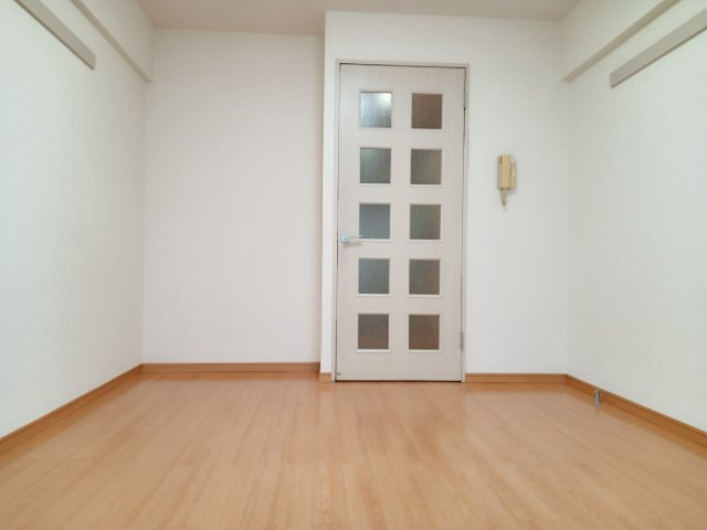 川崎市多摩区三田２丁目の賃貸マンションの居間・リビング