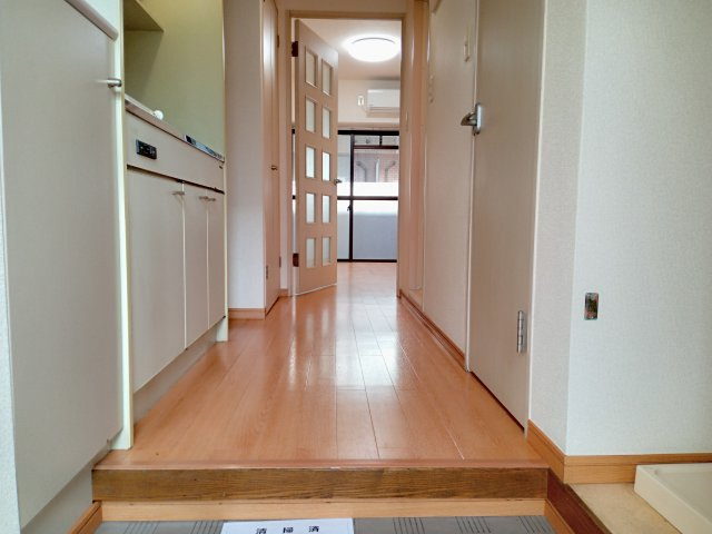 川崎市多摩区三田２丁目の賃貸マンションの玄関
