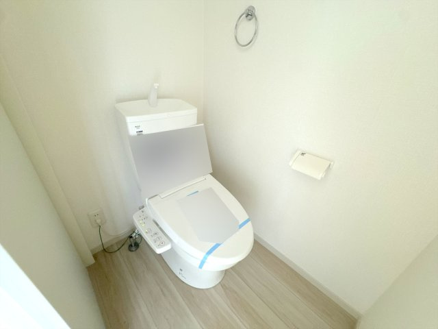 【トイレ】 | 川越市砂　新築一戸建住宅　全１棟　(ふじみ野店) | 温水洗浄機付き便座になります。