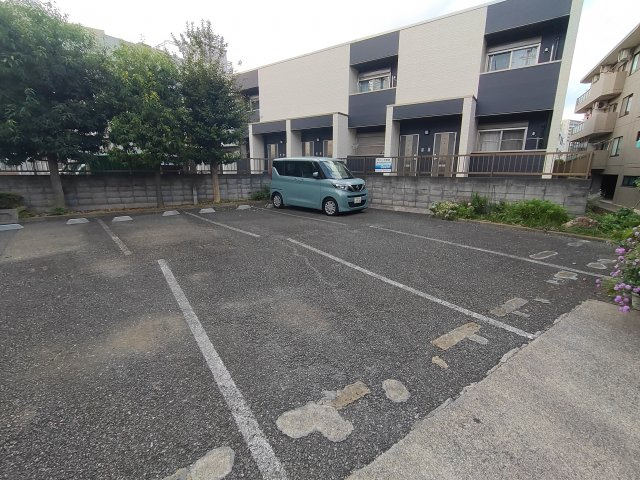 府中市本町２丁目の賃貸マンションの駐車場