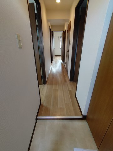 府中市本町２丁目の賃貸マンションの玄関