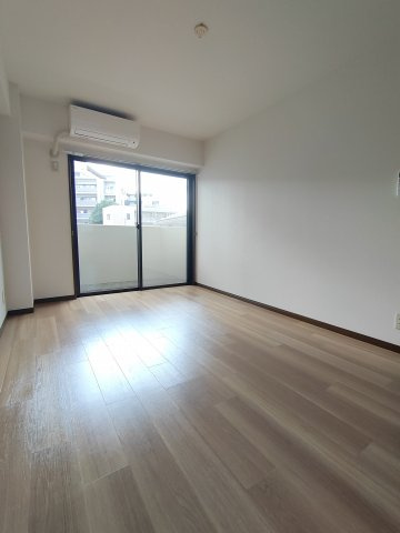 府中市本町２丁目の賃貸マンションの居間・リビング