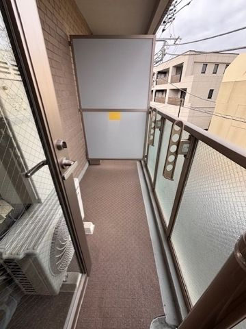 レジディア世田谷若林のバルコニー