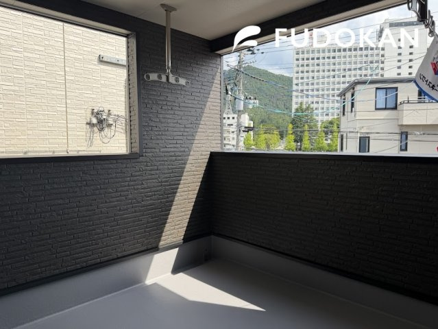 山形市あさひ町第1【新築建売】3号棟のバルコニー|洗濯は外干ししたいけど、外の目やお天気が気になる方注目です。