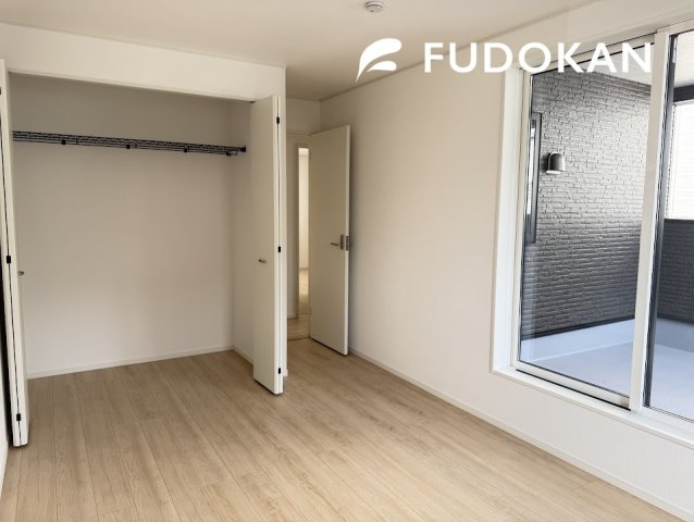 山形市あさひ町第1【新築建売】3号棟の寝室|大きいベットを置いてもスペースの取れる寝室です。