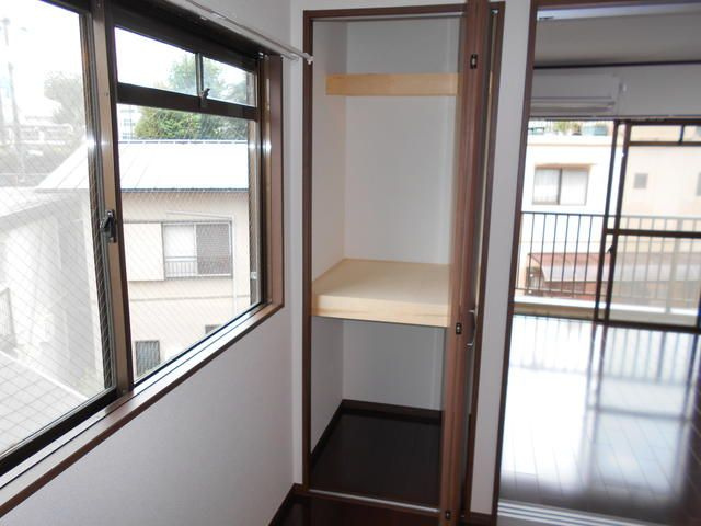 恩田コーポの収納|たっぷりとした収納スペースです