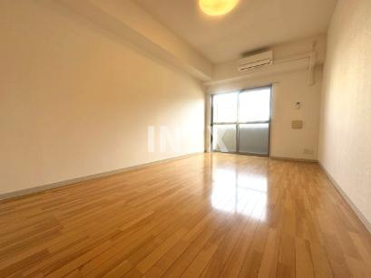 横浜市神奈川区松本町５丁目の賃貸マンションの居間・リビング