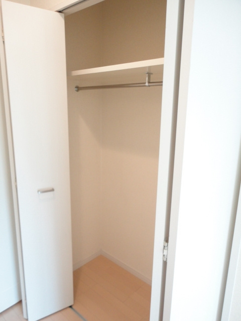 ヴィルヌーブ蔵前の収納|同建物反転間取り仕様