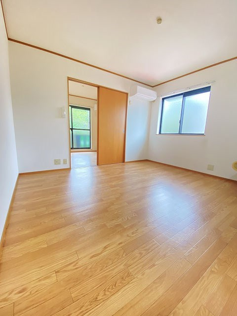 コンフォート出屋敷の居間・リビング