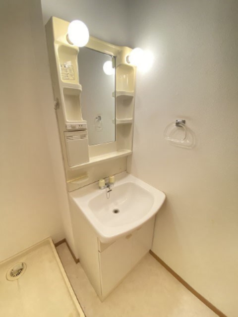 コンフォート出屋敷の洗面所