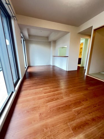 甲子園三番町ハイツの居間・リビング
