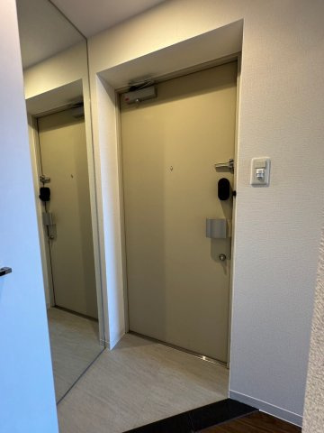 セイワパレス玉造駅上の玄関
