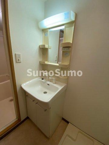 KHKコート板宿の独立洗面台|ゆったりとスペースのある洗面所