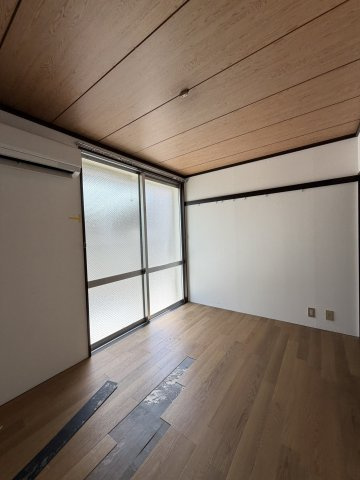 ストークハイツA棟の洋室