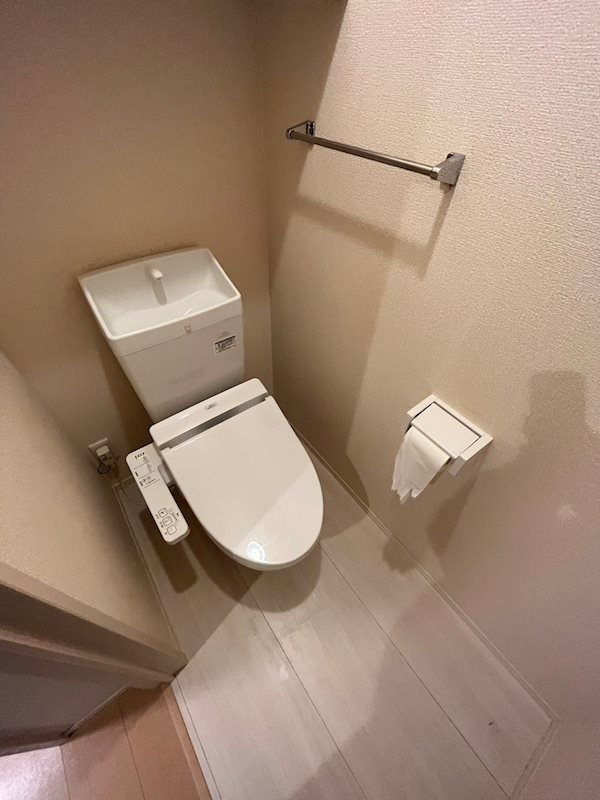 ラ・メゾンアンソレイエ板宿のトイレ|ゆったりとした空間のトイレです