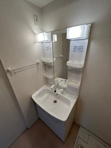ルシェロ上ヶ原の洗面所