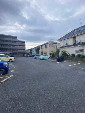 サニープレスキャッスルA棟の駐車場|駐車場完備です