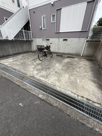 ハイツ南落合Ⅱの駐車場