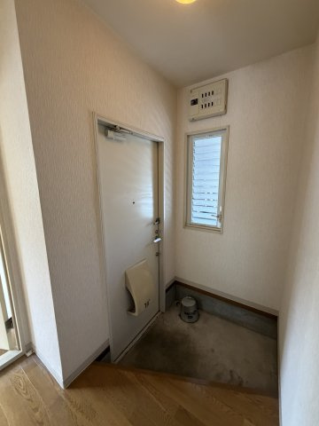 ハイツ南落合Ⅱの玄関
