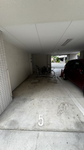 サムティタワーズ愛宕の駐車場