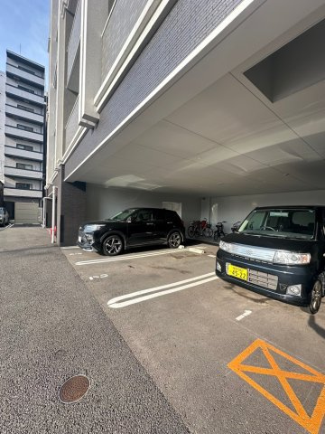 VALENTIA天神東の駐車場