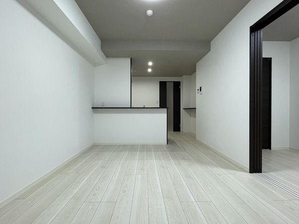 KL TOJIN EASTの居間・リビング