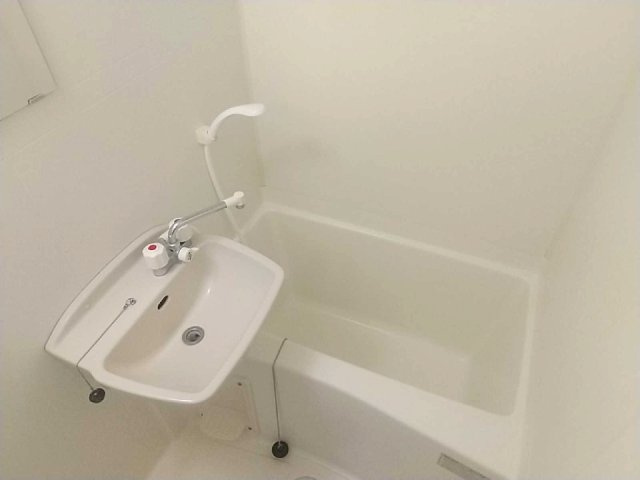 レオパレスゴールデンヴィレッヂの浴室|きれいなお風呂です