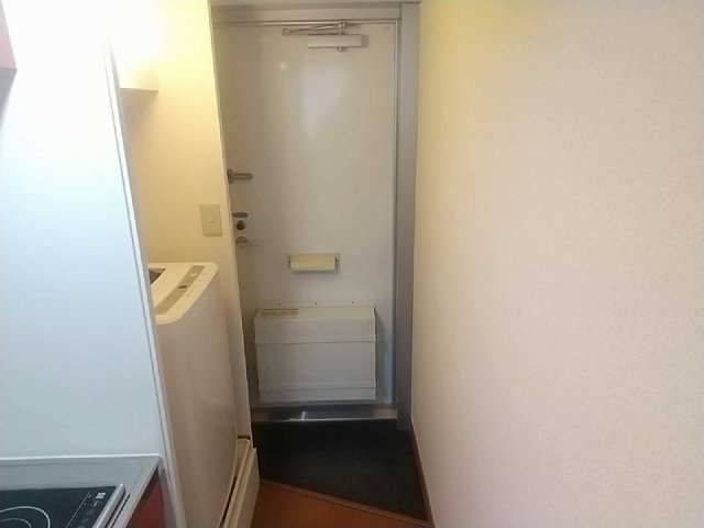 レオパレスゴールデンヴィレッヂの玄関|収納もある玄関です