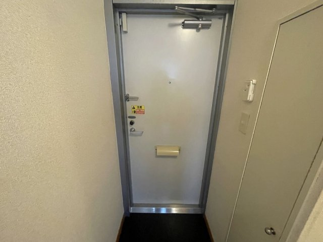 レオパレスボヌールの玄関|シンプルで使いやすい玄関です
